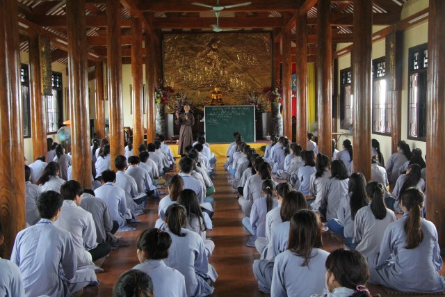 Thái Bình: Hơn 200 bạn trẻ về chùa Từ Xuyên tu một ngày an lạc