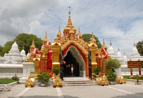 Myanmar: Ngôi Danh lam Cổ tự Kuthodaw có cuốn sách đá lớn nhất thế giới