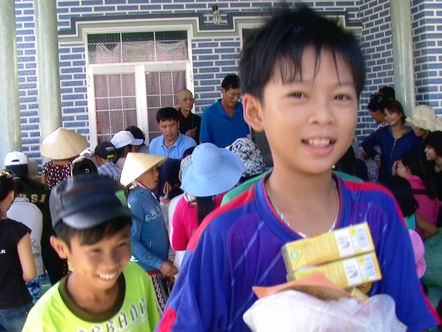 Khánh Hòa: Chùa Sắc tứ Minh Thiện trao tặng 1000 hộp cơm chay