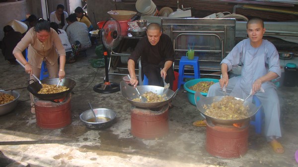 Hà Tiên: Cơm chay Phù Dung Cổ Tự kết duyên Bồ đề dịp Vu Lan Thắng hội
