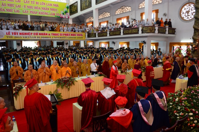 Gần 500 Cử nhân và Thạc sĩ Phật học khóa IX hân hoan mừng lễ tốt nghiệp