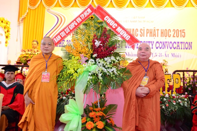 Gần 500 Cử nhân và Thạc sĩ Phật học khóa IX hân hoan mừng lễ tốt nghiệp