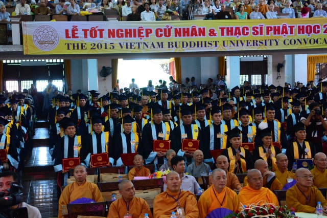 Gần 500 Cử nhân và Thạc sĩ Phật học khóa IX hân hoan mừng lễ tốt nghiệp
