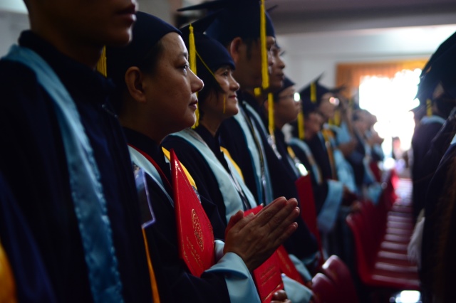Gần 500 Cử nhân và Thạc sĩ Phật học khóa IX hân hoan mừng lễ tốt nghiệp