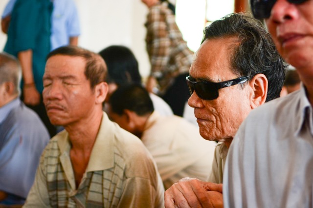 Quỹ Đạo Phật Ngày Nay: Tặng quà cho 163 người khiếm thị thành phố 09-2015