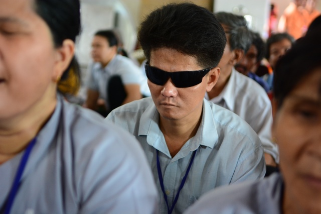 Quỹ Đạo Phật Ngày Nay: Tặng quà cho 163 người khiếm thị thành phố 09-2015