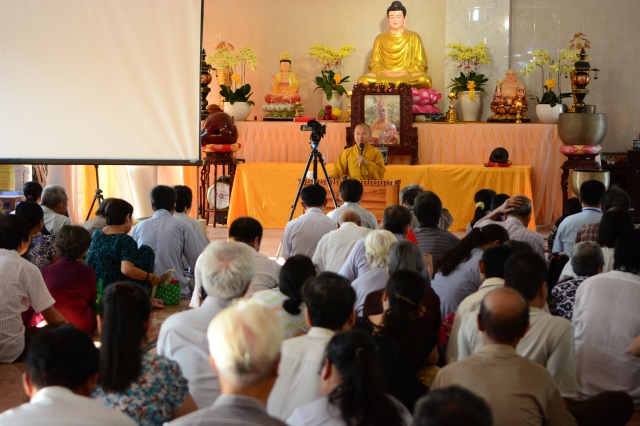Quỹ Đạo Phật Ngày Nay: Tặng quà cho 163 người khiếm thị thành phố 09-2015