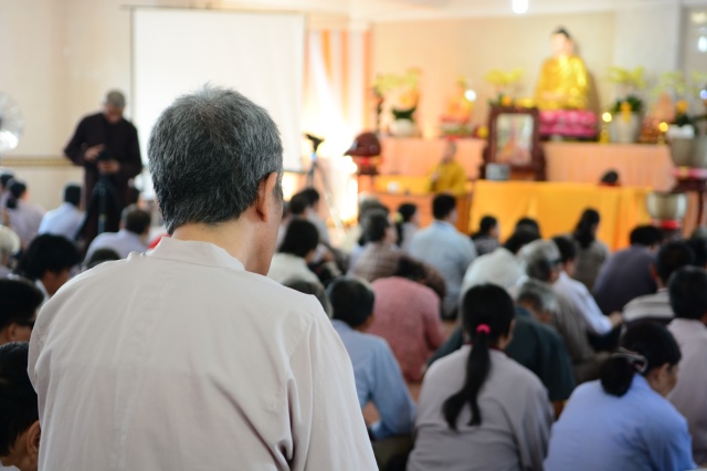 Quỹ Đạo Phật Ngày Nay: Tặng quà cho 163 người khiếm thị thành phố 09-2015
