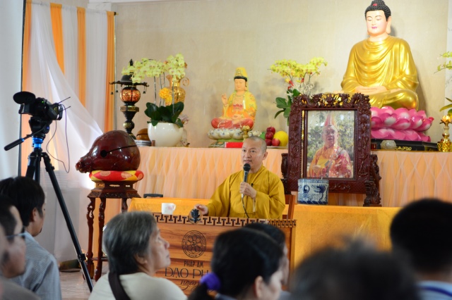 Quỹ Đạo Phật Ngày Nay: Tặng quà cho 163 người khiếm thị thành phố 09-2015