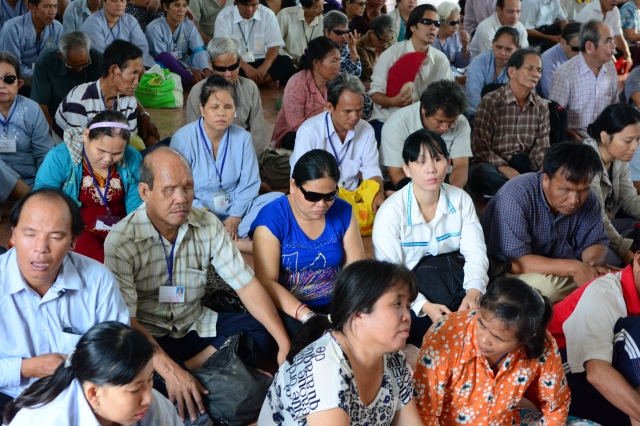 Quỹ Đạo Phật Ngày Nay: Tặng quà cho 163 người khiếm thị thành phố 09-2015