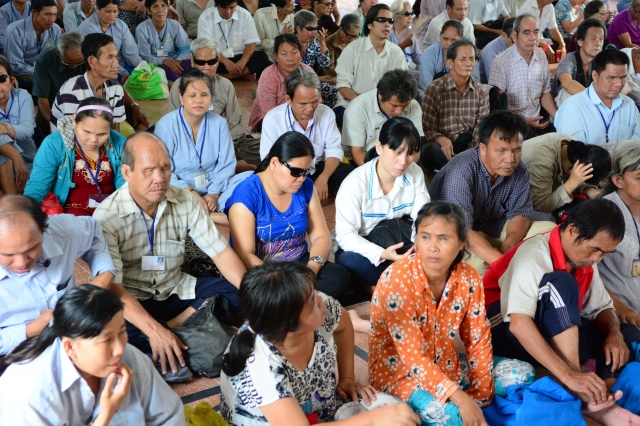 Quỹ Đạo Phật Ngày Nay: Tặng quà cho 163 người khiếm thị thành phố 09-2015