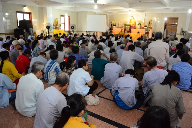 Quỹ Đạo Phật Ngày Nay: Tặng quà cho 163 người khiếm thị thành phố 09-2015