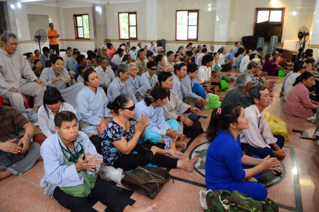 Quỹ Đạo Phật Ngày Nay: Tặng quà cho 163 người khiếm thị thành phố 09-2015