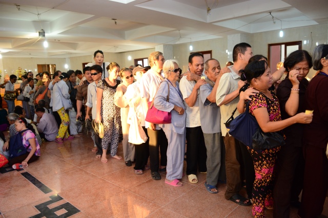 Quỹ Đạo Phật Ngày Nay: Tặng quà cho 163 người khiếm thị thành phố 09-2015