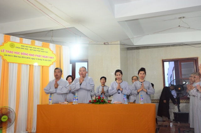 Quỹ Đạo Phật Ngày Nay tặng trên 200 xuất học bổng cho Tăng Ni năm học 2015-2016