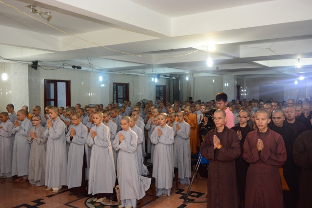 Quỹ Đạo Phật Ngày Nay tặng trên 200 xuất học bổng cho Tăng Ni năm học 2015-2016