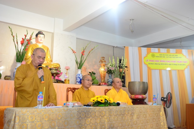 Quỹ Đạo Phật Ngày Nay tặng trên 200 xuất học bổng cho Tăng Ni năm học 2015-2016