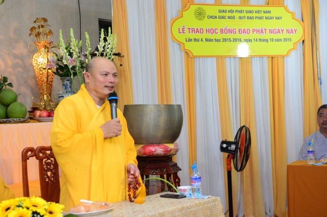 Quỹ Đạo Phật Ngày Nay tặng trên 200 xuất học bổng cho Tăng Ni năm học 2015-2016