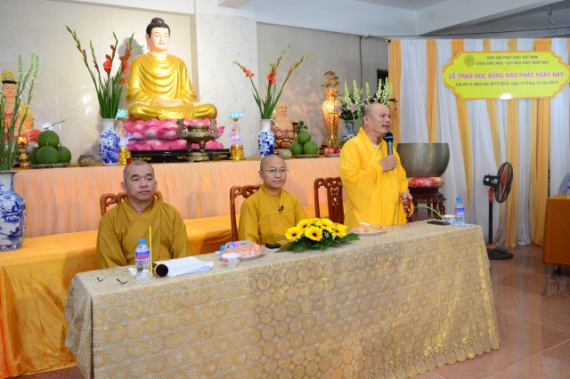 Quỹ Đạo Phật Ngày Nay tặng trên 200 xuất học bổng cho Tăng Ni năm học 2015-2016