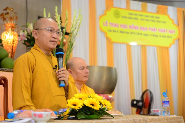 Quỹ Đạo Phật Ngày Nay tặng trên 200 xuất học bổng cho Tăng Ni năm học 2015-2016