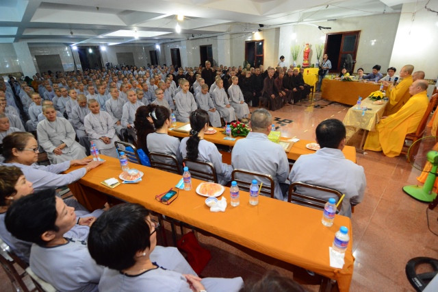 Quỹ Đạo Phật Ngày Nay tặng trên 200 xuất học bổng cho Tăng Ni năm học 2015-2016