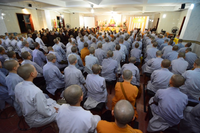 Quỹ Đạo Phật Ngày Nay tặng trên 200 xuất học bổng cho Tăng Ni năm học 2015-2016