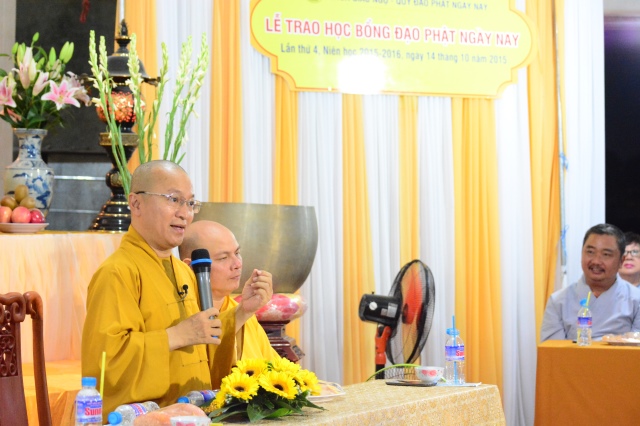 Quỹ Đạo Phật Ngày Nay tặng trên 200 xuất học bổng cho Tăng Ni năm học 2015-2016