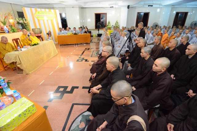 Quỹ Đạo Phật Ngày Nay tặng trên 200 xuất học bổng cho Tăng Ni năm học 2015-2016