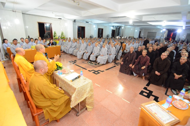 Quỹ Đạo Phật Ngày Nay tặng trên 200 xuất học bổng cho Tăng Ni năm học 2015-2016