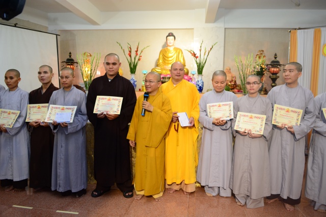 Quỹ Đạo Phật Ngày Nay tặng trên 200 xuất học bổng cho Tăng Ni năm học 2015-2016