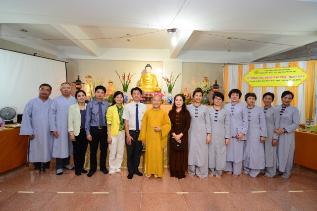 Quỹ Đạo Phật Ngày Nay tặng trên 200 xuất học bổng cho Tăng Ni năm học 2015-2016