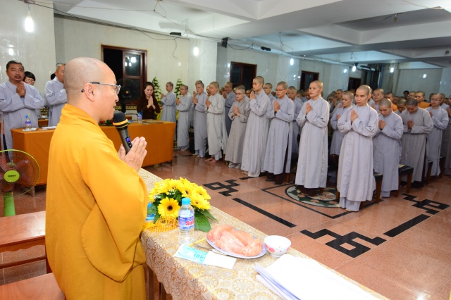Quỹ Đạo Phật Ngày Nay tặng trên 200 xuất học bổng cho Tăng Ni năm học 2015-2016