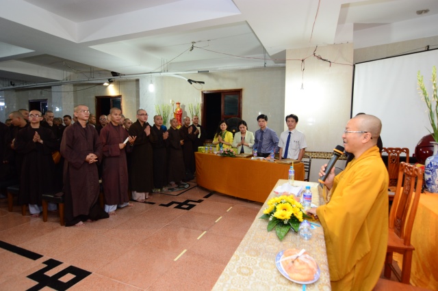 Quỹ Đạo Phật Ngày Nay tặng trên 200 xuất học bổng cho Tăng Ni năm học 2015-2016