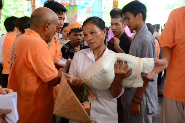 Quỹ Đạo Phật Ngày Nay chia sẻ tình thương với vùng đất nghèo Hà Tĩnh