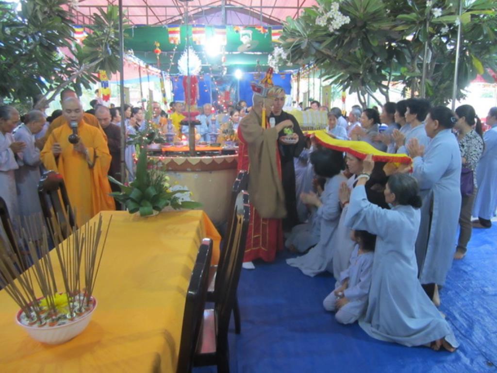 Đại lễ cầu siêu trai đàn chẩn tế giải oan bạt độ tại chùa Khánh Long