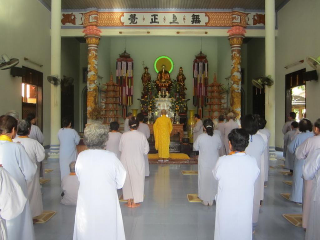 Một ngày tu tập Bát Quan Trai giới tại chùa Đức Hòa