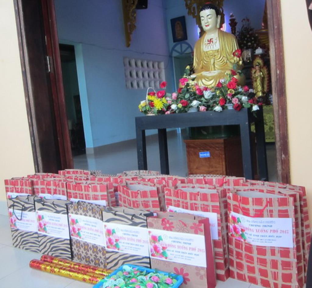 Chùa Bảo Phước mang “Hoa hồng xuống phố”