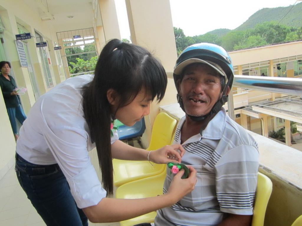 Chùa Bảo Phước mang “Hoa hồng xuống phố”