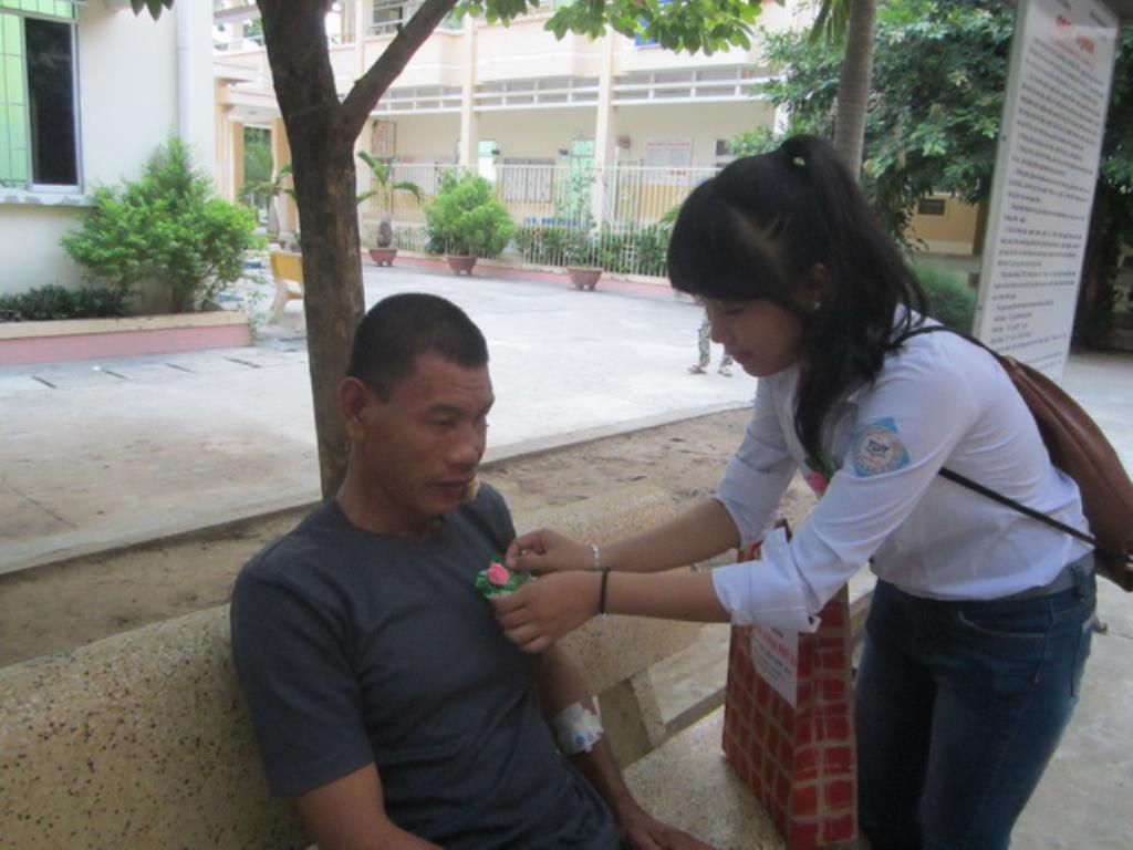 Chùa Bảo Phước mang “Hoa hồng xuống phố”