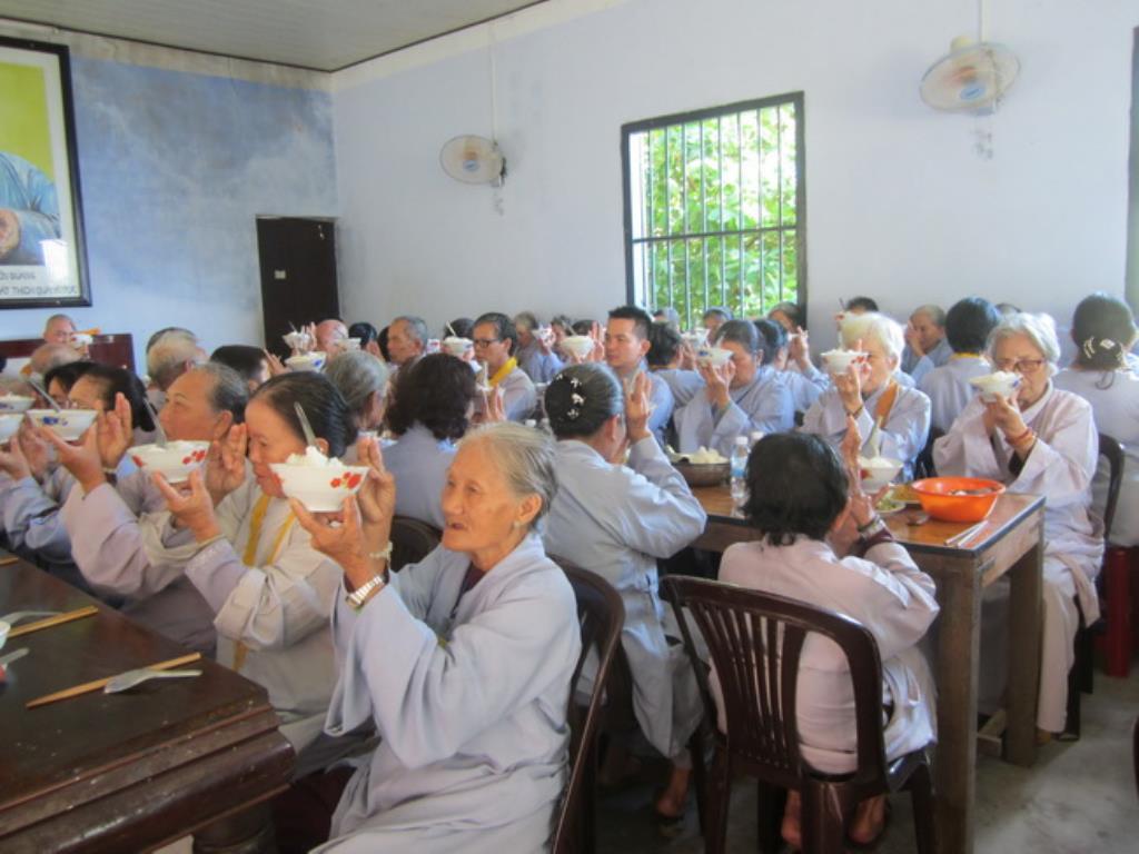 Một ngày tu tập Bát Quan Trai giới tại chùa Đức Hòa