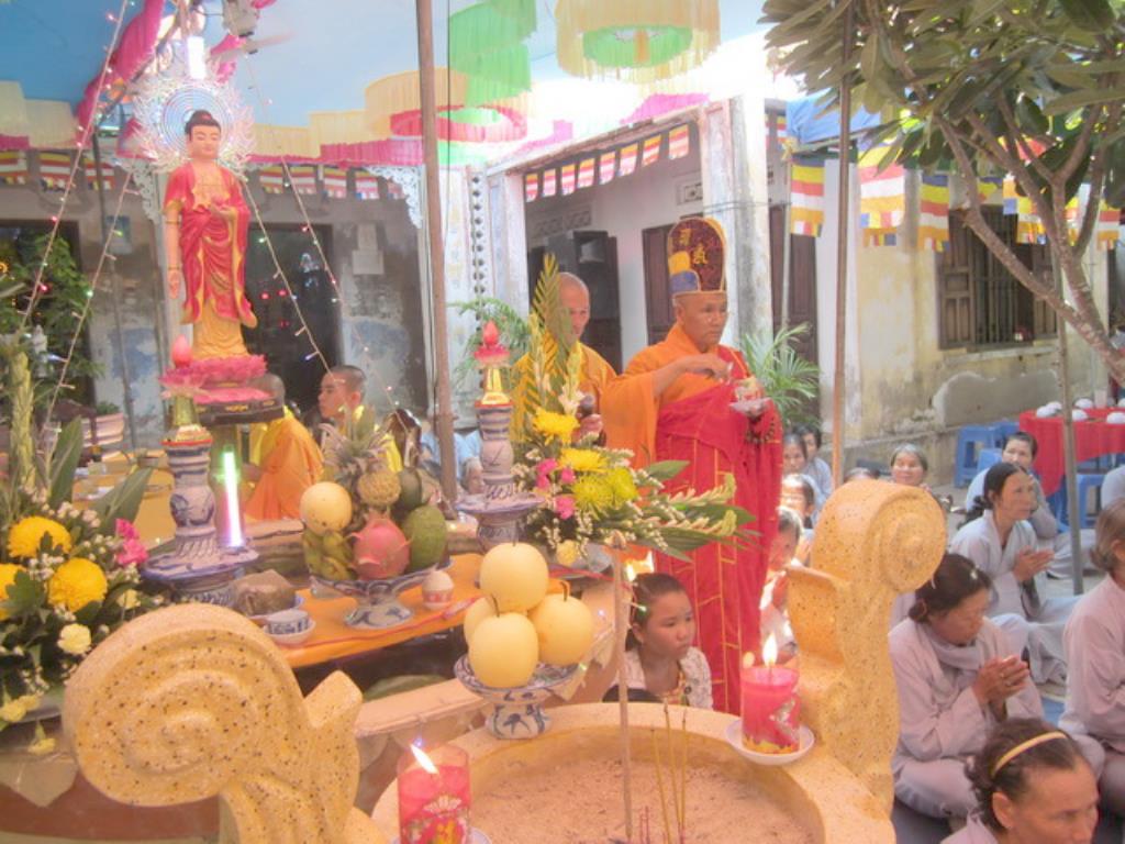 Đại lễ cầu siêu trai đàn chẩn tế giải oan bạt độ tại chùa Khánh Long