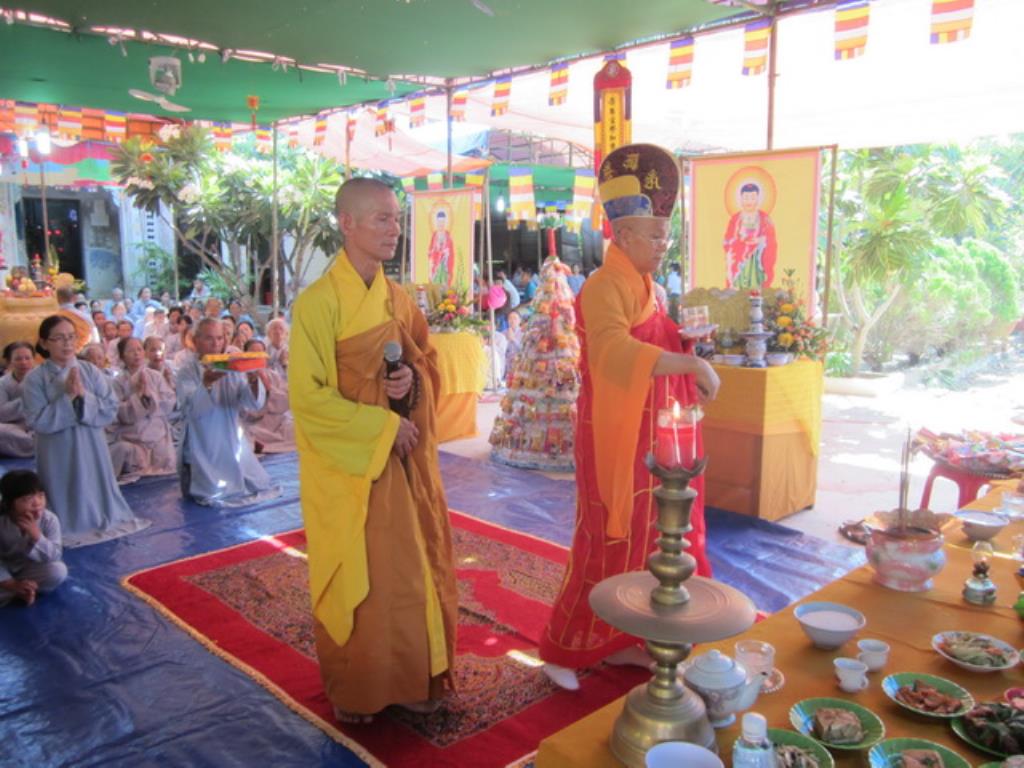 Đại lễ cầu siêu trai đàn chẩn tế giải oan bạt độ tại chùa Khánh Long