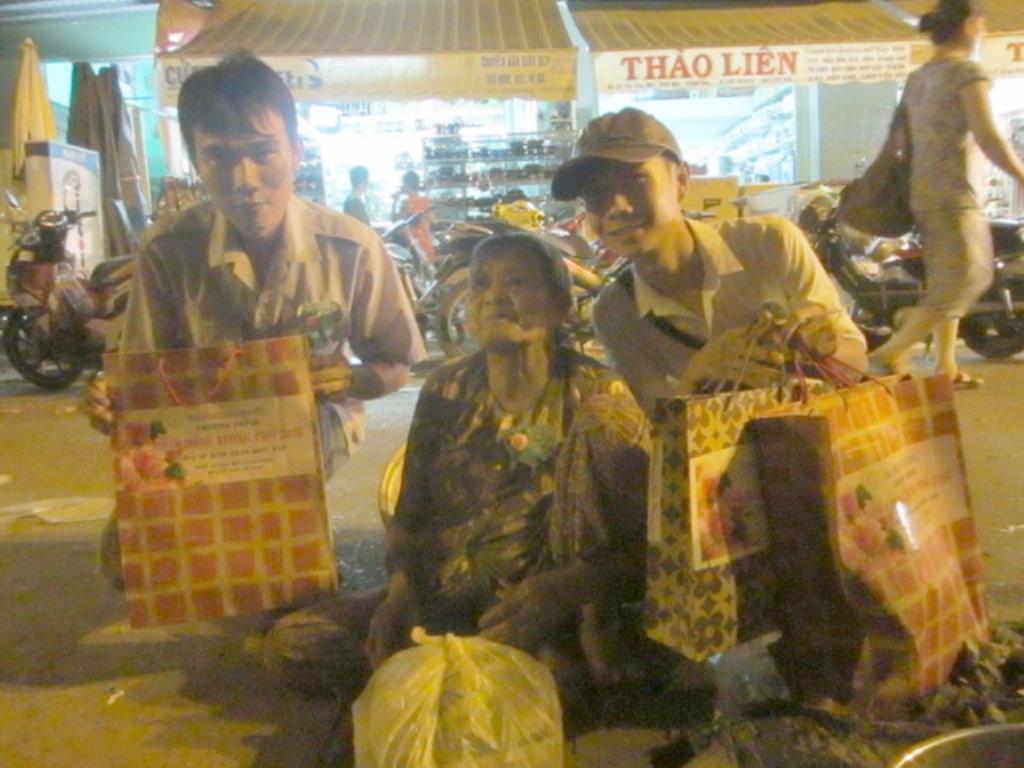 Chùa Bảo Phước mang “Hoa hồng xuống phố”