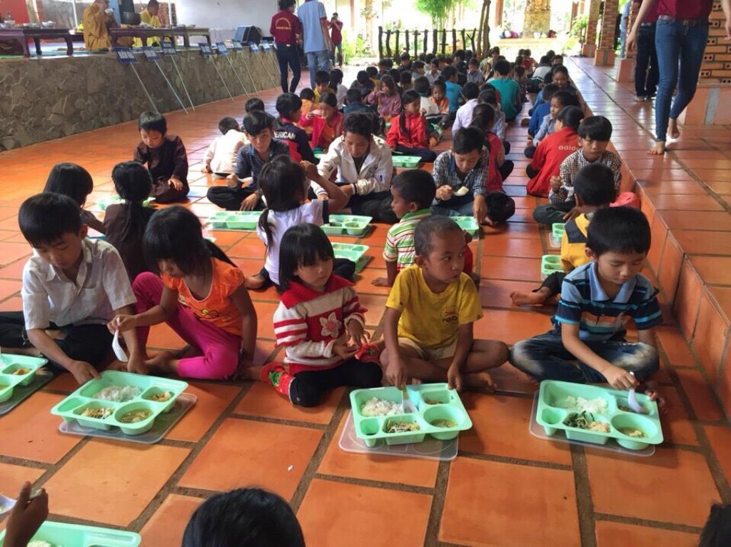 Khóa Tu Một Ngày An Lạc Và Vui Trung Thu Cho Các Em Phật Tử Tại Chùa Hoa Nghiêm (PL: 2559 – DL: 2015)