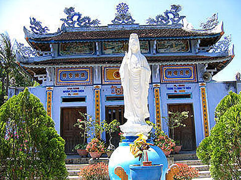 Khánh Hòa : Ngày Giỗ Tổ Từ Hiếu về thăm ngôi chùa cổ Quang Long (Ninh Hòa)