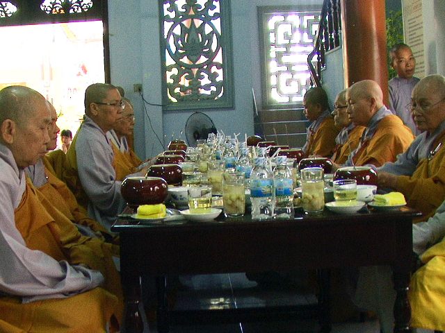 Khánh Hòa: Nghĩa Minh Ni tự lễ Trai tăng cúng dường