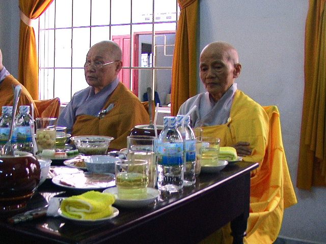 Khánh Hòa: Nghĩa Minh Ni tự lễ Trai tăng cúng dường