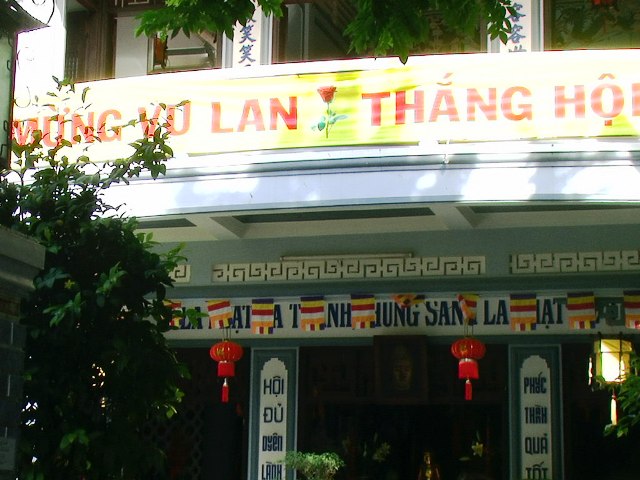 Phật giáo Khánh Hòa tao tặng 3.514 phần quà cho đồng bào nghèo nhân mùa Vu lan Báo hiếu