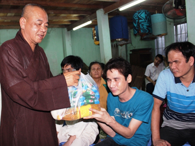 Phật giáo Khánh Hòa tao tặng 3.514 phần quà cho đồng bào nghèo nhân mùa Vu lan Báo hiếu