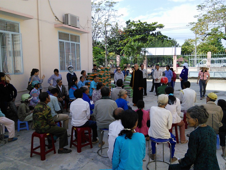 Khánh Hòa: Chùa Sắc tứ Minh Thiện trao tặng 70 phần quà từ thiện